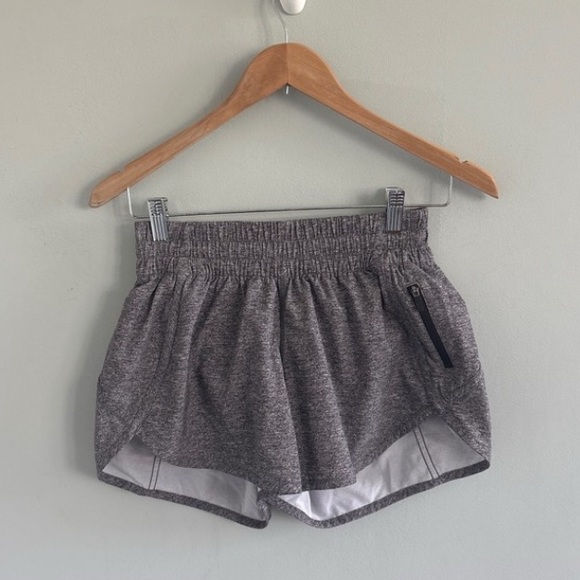 Lululemon Tracker Shorts Size 6 - Picture 1 of 3